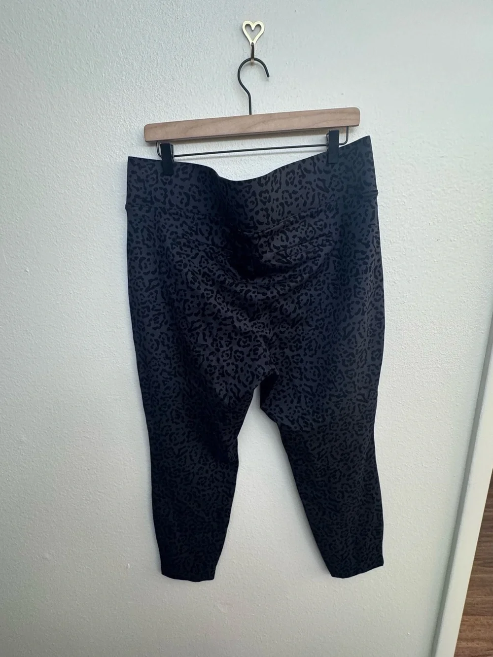 NWT torrid Leopard Pocket Pixie Skinny Studio Luxe Ponte High-Rise Pant - Size 2